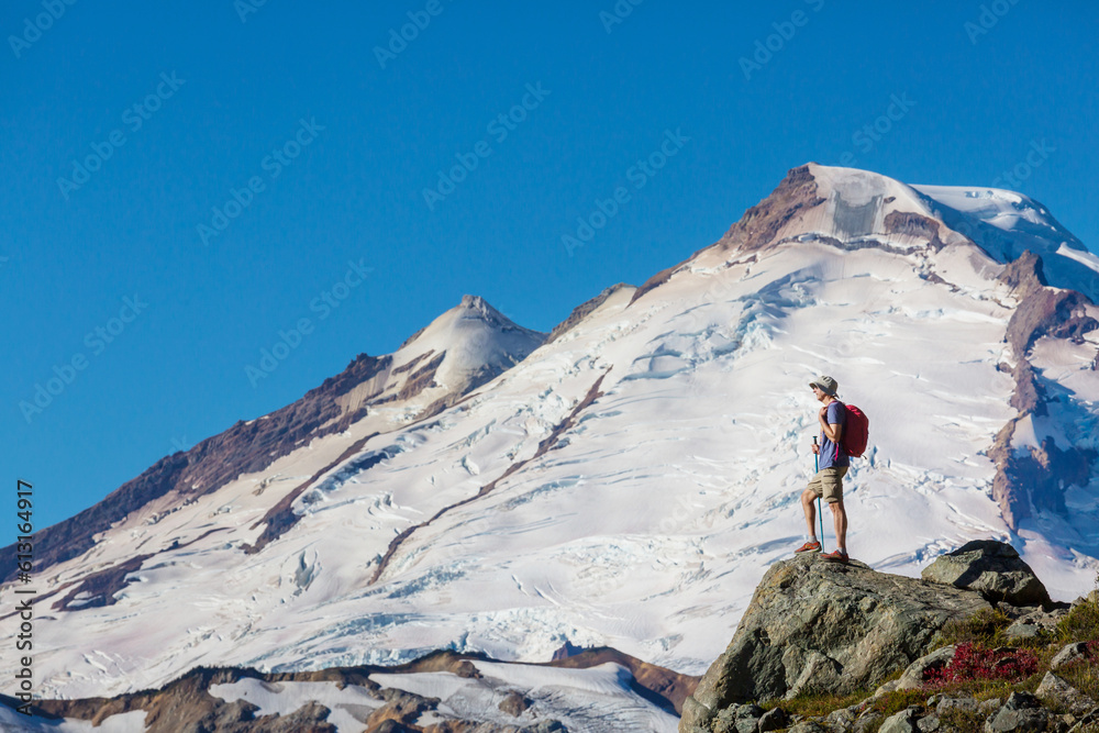 Fototapeta premium Hike in Mt Baker Recreational Area
