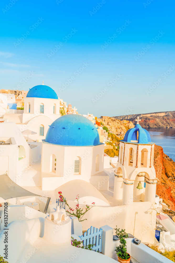 Fototapeta premium famous blue domes and volcano caldera with sea landscape, beautiful details of Oia and Santorini island, Greece