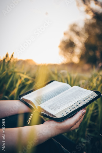 Billede på lærred Open bible in hands close-up, concept of calmness and morning solitude