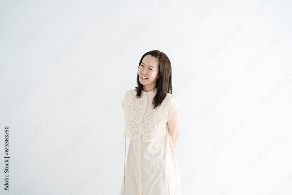 笑顔の可愛い若い女性 笑顔の可愛い若い女性