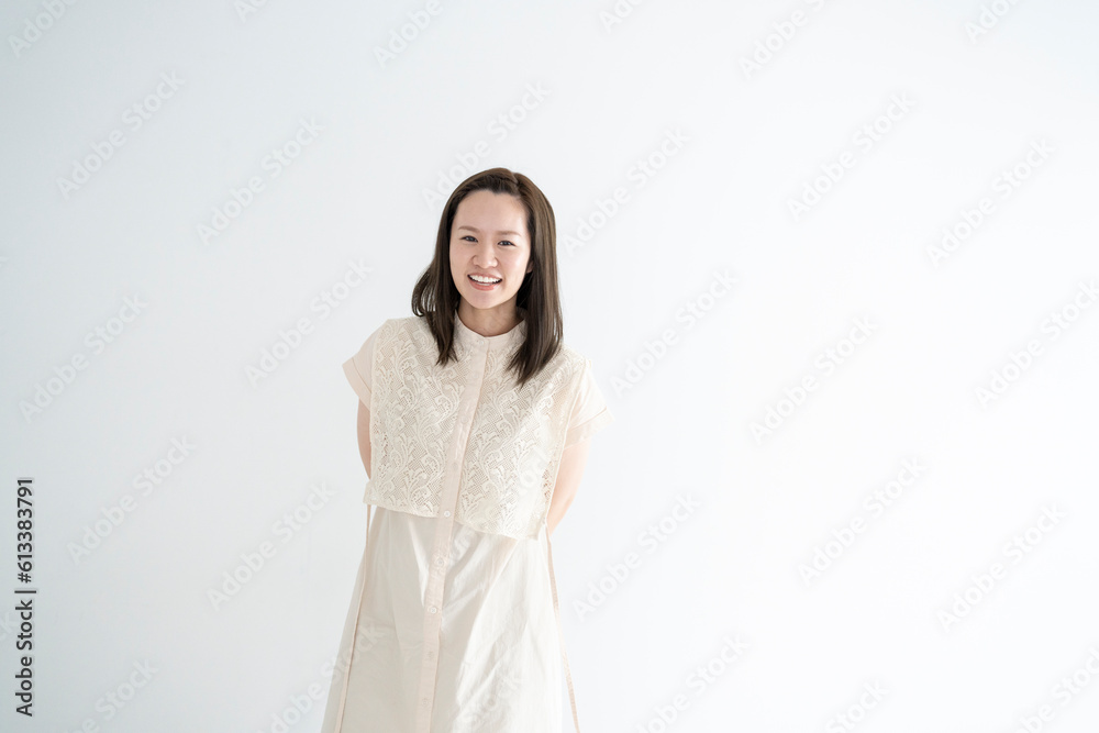 笑顔の可愛い若い女性 笑顔の可愛い若い女性