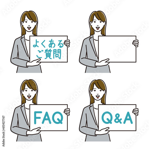 質問のパネルを持つ女性ビジネスパーソン