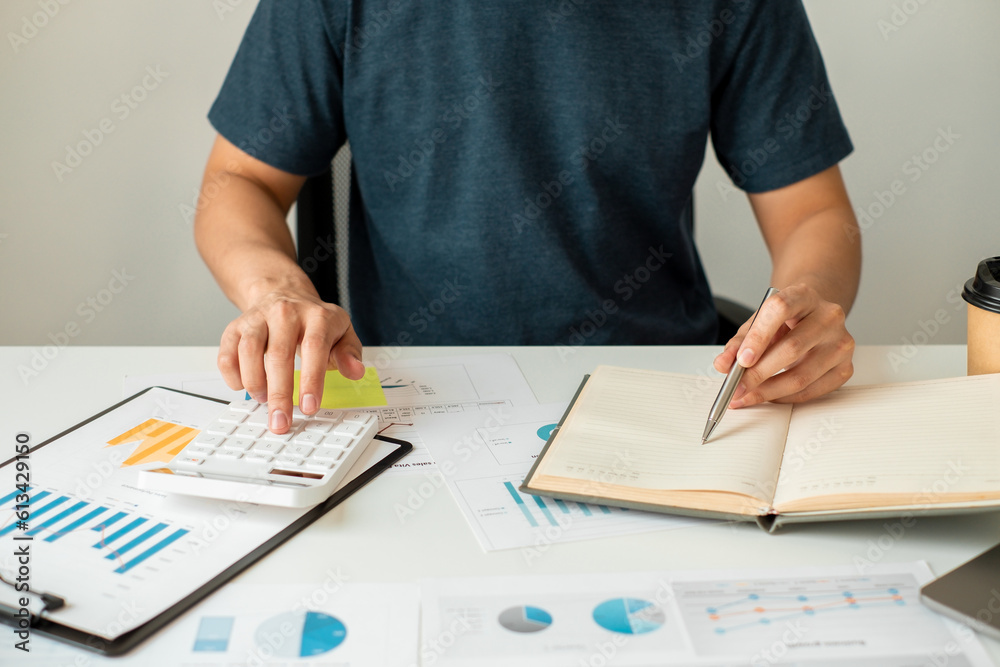The business owner is analyzing the earnings from the chart to plan investments strategically in the next quarter, with a focus on maximizing growth and optimizing returns on capital. The business owner is analyzing the earnings from the chart to plan investments strategically in the next quarter, with a focus on maximizing growth and optimizing returns on capital.