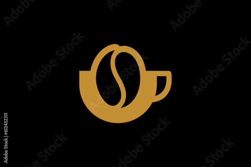 cup and coffee bean Vector Logo Premium