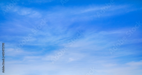 Obraz na płótnie Bright blue sky with fine cirrus clouds, abstract nature background w salonie