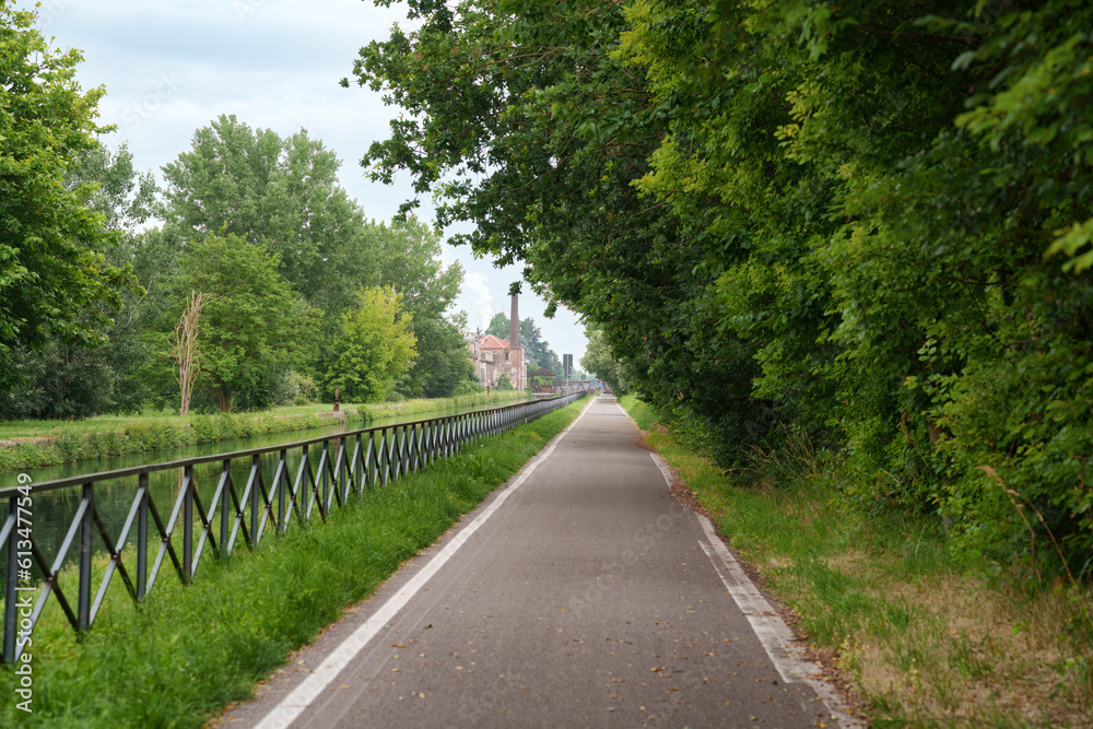 Cycleway along the Naviglio Pavese from Milan to Pavia