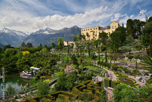 Obraz na płótnie Schloss Trauttmansdorff in Meran
w salonie