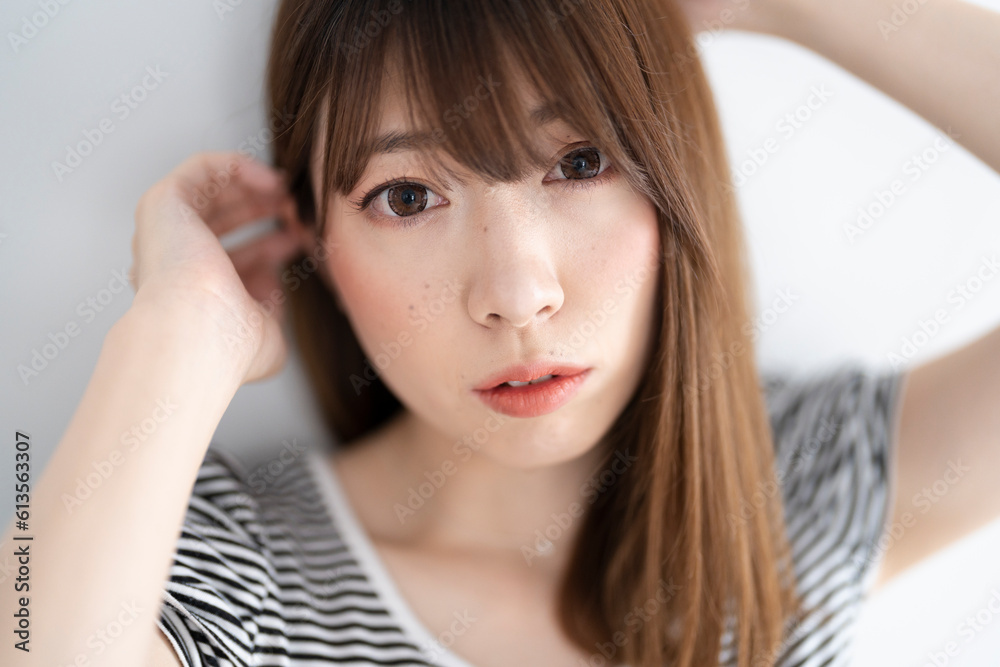 茶髪の女性 茶髪の女性