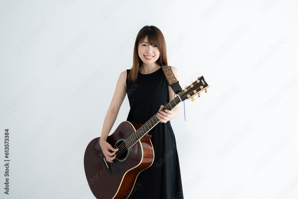 女性ギタリスト