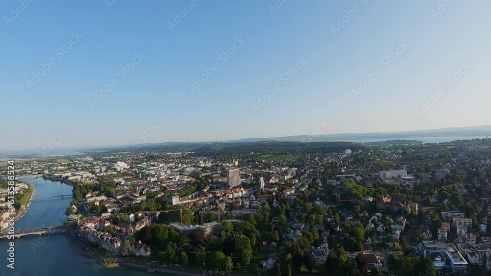 Luftaufnahme von Peterhausen und der Konstanzer Altstadt und dem Hafen bei Sonnenaufgang. Bodensee, Konstanz, Baden-Württemberg, Deutschland, Europa.