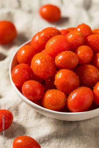 Foto Red Raw Organic Cherry Tomatoes