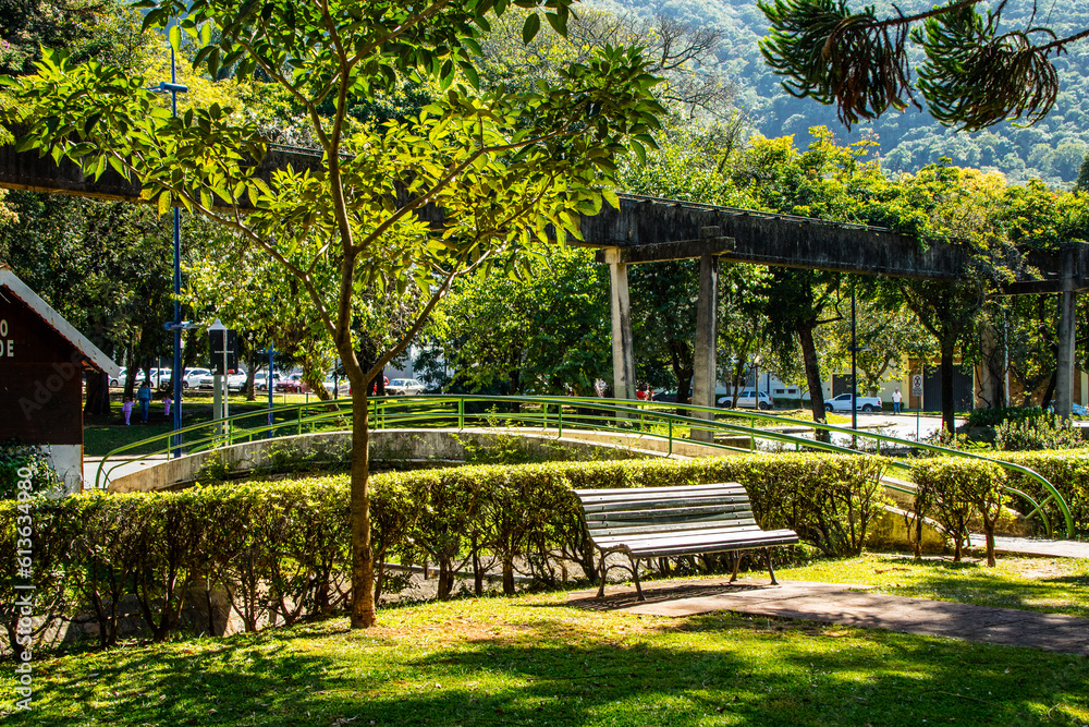 Fototapeta premium Bancos de jardins e praças pelo mundo