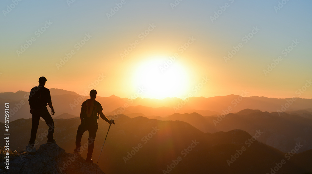 Fototapeta premium Friends Saluting the Sun from the Peak