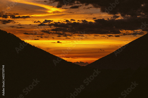 Obraz na płótnie Sunset in the mountains w salonie