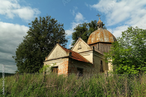 Wyżłów. Opuszczona wieś i cerkiew na pograniczu Polsko-Ukraińskim. photo