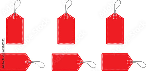 Iconos de etiquetas rojas de cartón con cuerda. Vector