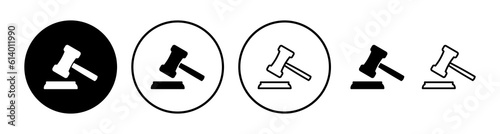 Gavel icon vector. judge gavel icon. auction hammer