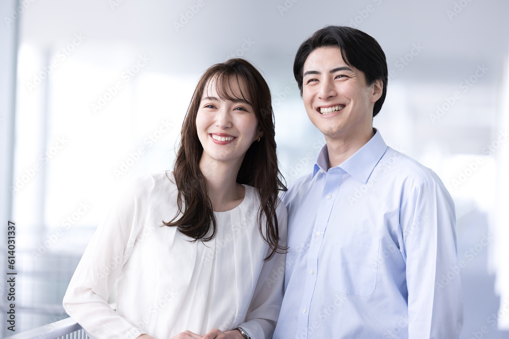 Young couple looking into the future of smiles Image of co-workers and DINKS Young couple looking into the future of smiles Image of co-workers and DINKS