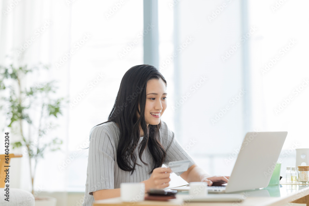若い女性 若い女性