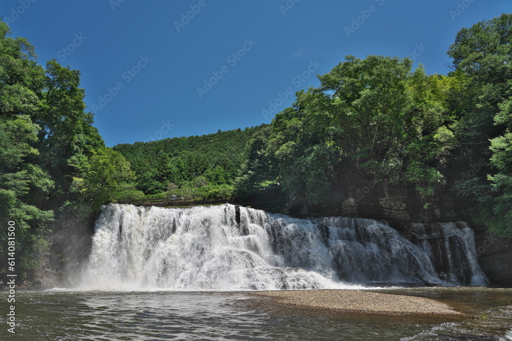 Fototapeta premium 栃木 那須烏山 龍門の滝 初夏