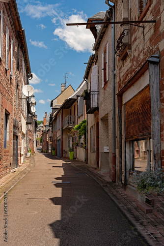 Obraz na płótnie Straße in der Altstadt von Meyssac in Nouvelle-Aquitaine in Frankreich w salonie