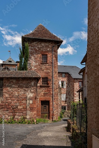 Obraz na płótnie Haus in der Altstadt von Meyssac in Nouvelle-Aquitaine in Frankreich w salonie