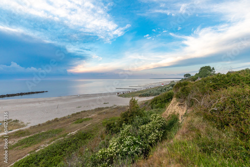 Wallpaper Mural Sonnenuntergang auf dem Hohen Ufer bei Ahrenshoop an der Ostsee. Torontodigital.ca