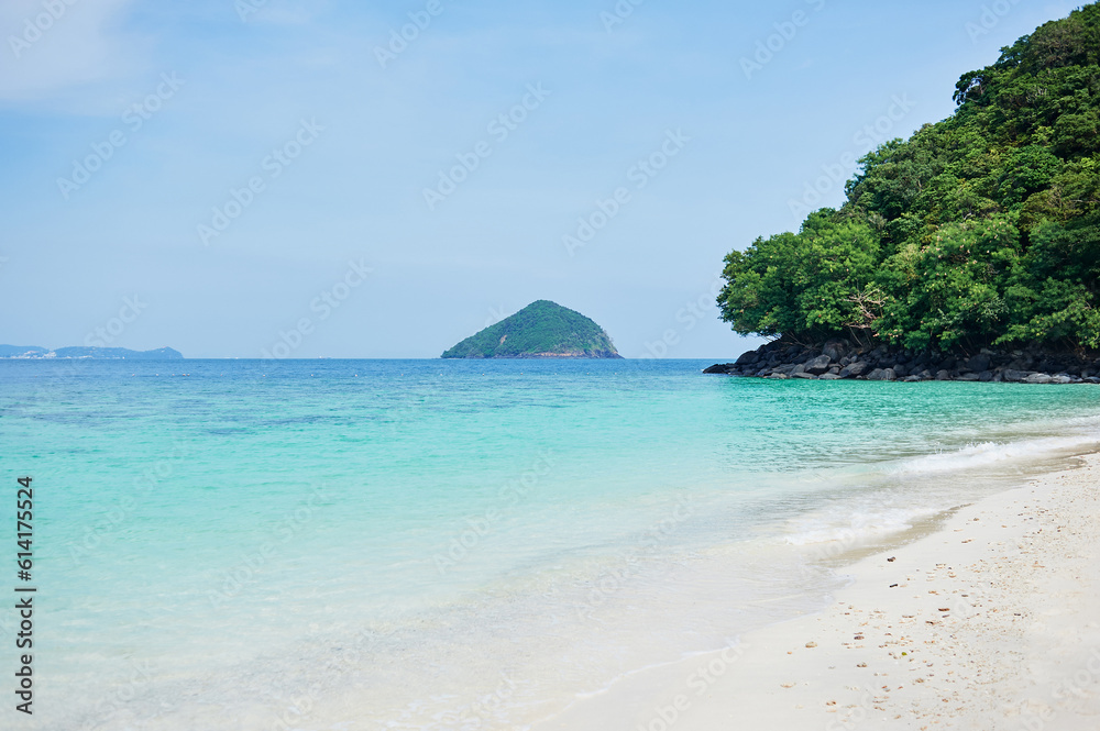 Fototapeta premium Beautiful tropical landscape. Sandy beach with blue clear water.