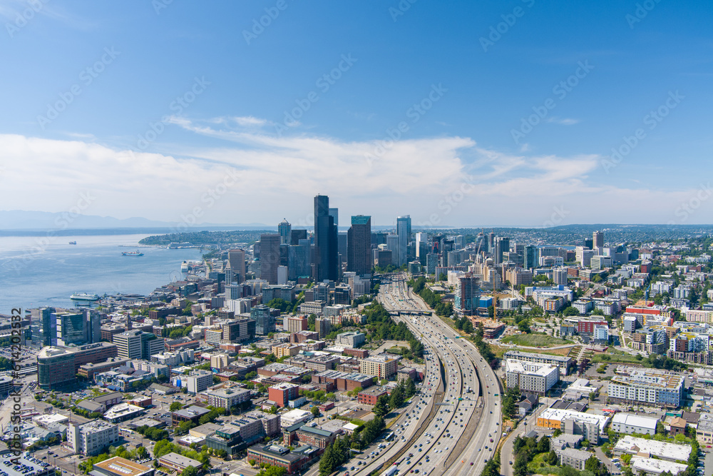 Naklejka premium Aerial view of Seattle, Washington on a sunny day in June