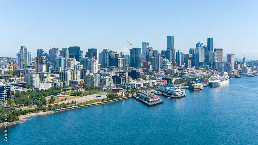The Seattle, Washington waterfront skyline on a sunny day in June - obrazy, fototapety, plakaty 