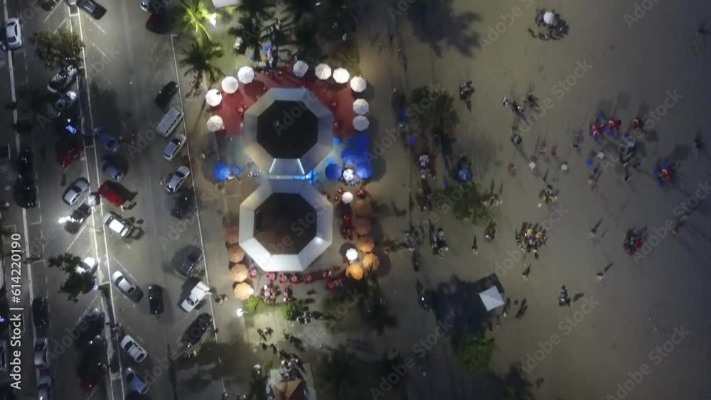 orla do itararé com sobrevoo a noite câmera voltada para baixo