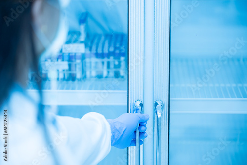 Photos Close up scientist hand wear blue gloves opening storage reagent container for laboratory analysis
