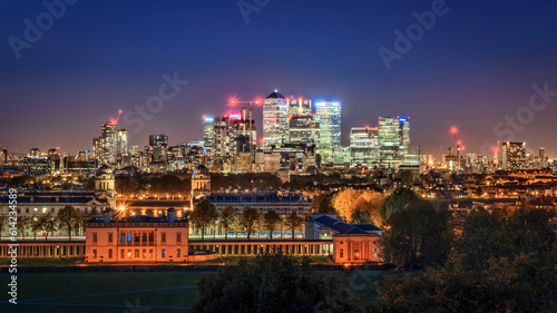 Obraz na płótnie Night view to Greenwich and Canary Wharf in London w salonie