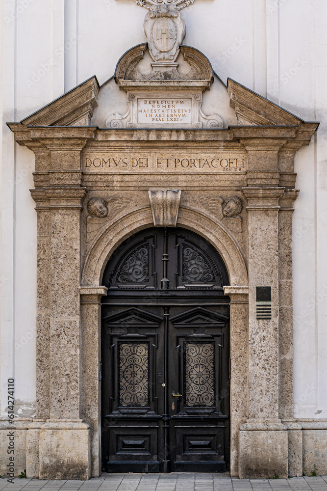 Obraz premium old wooden door in a church