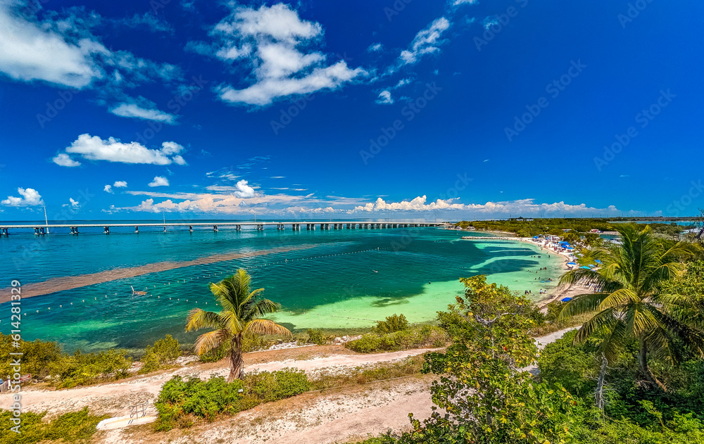 Fototapeta premium Bahia Honda State Park - Calusa Beach, Florida Keys - tropical beach - USA.