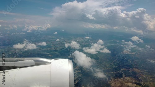 Aircraft engine in flight UHD