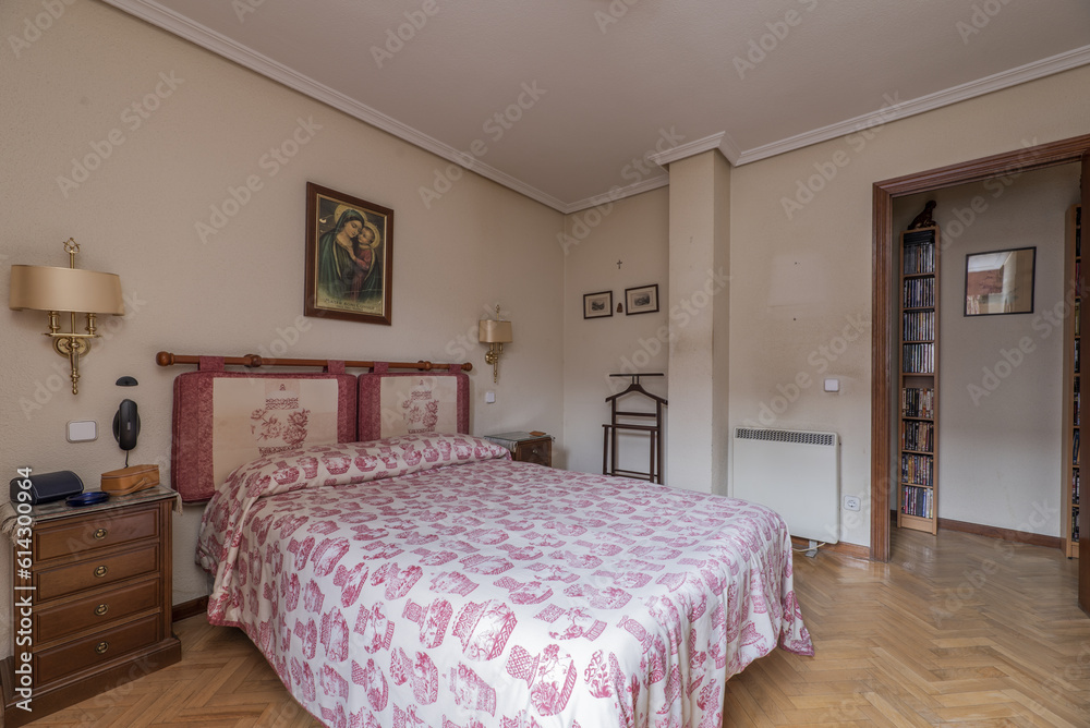 Fototapeta premium Bedroom furnished in a classic vintage way