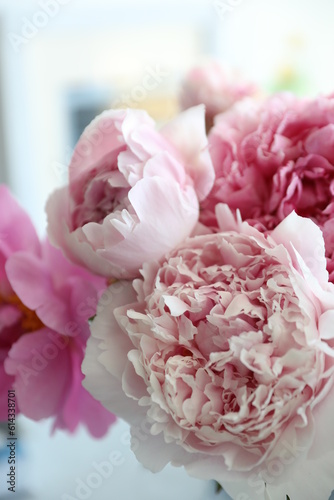 Fototapeta Naklejka Na Ścianę i Meble -  Bouquet of pink peonies at home on the table