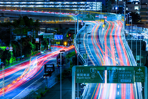 首都高速。山手トンネルの出口、大井ジャンクション付近の夜景。流れる車。 photo