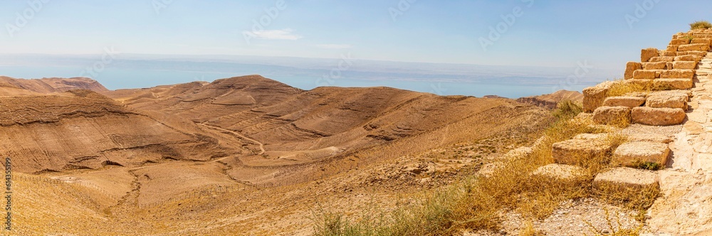 قلعة مكاور التاريخية والكهوف واطلالة البحر الميت
The historic Makawer Castle, caves and the view of the Dead Sea - Jordan