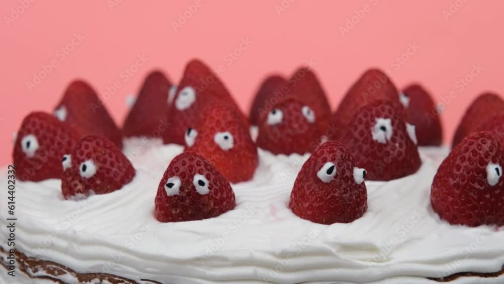 strawberry cake rotate strawberry cake rotate