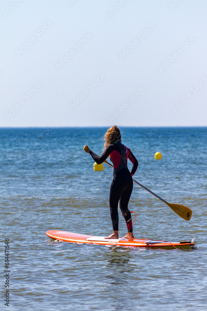 Pratiquante de stand-up paddle à Stella-plage Pratiquante de stand-up paddle à Stella-plage