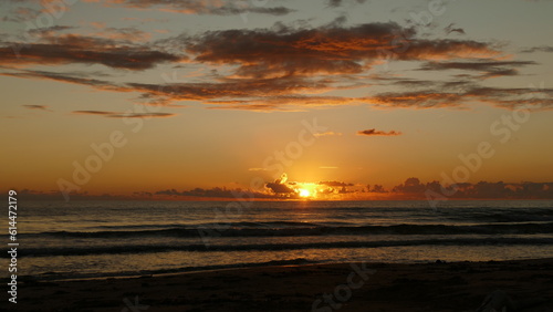 Sonnenuntergang am Meer. Tolle Farben bei Sonnenuntergang am Strand