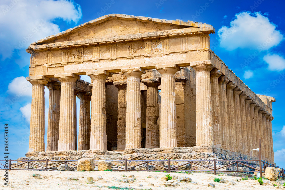 Fototapeta premium Temple of Concordia in Agrigento, Sicily, Italy