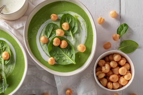 Creamy spinach soup with pe...