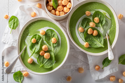 Healthy and fresh spinach s...
