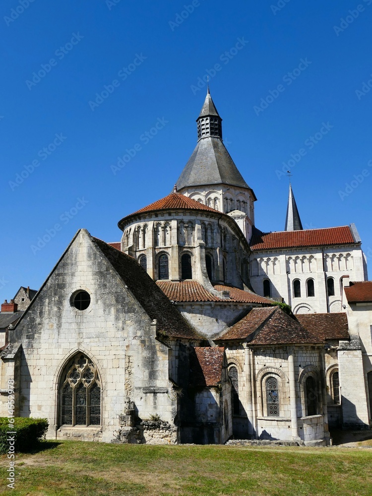 Le chevet, l’abside et le clocher octogonal de l’église Notre-Dame du prieuré de La charité-sur-Loire