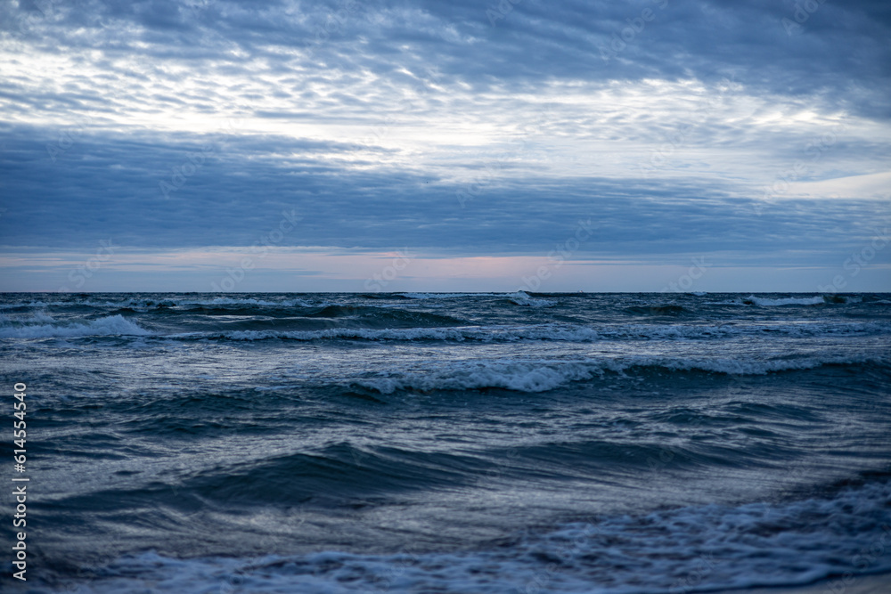 Obraz premium sky over the sea with little waves in blue and white tones