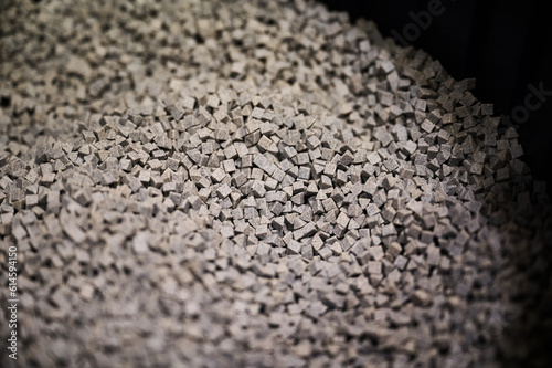 Pile of tumbling mediums for vibratory finishing machine