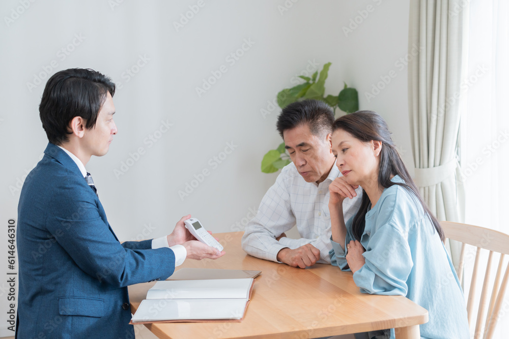 不動産購入を考えるシニア夫婦